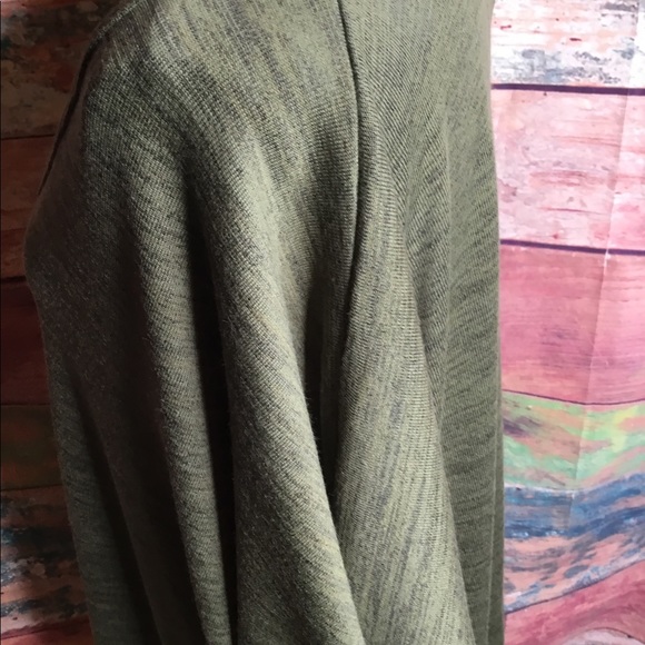 Boohoo ๐ธSOLD๐ธ Peep Chest Shirt - Picture 5 of 6